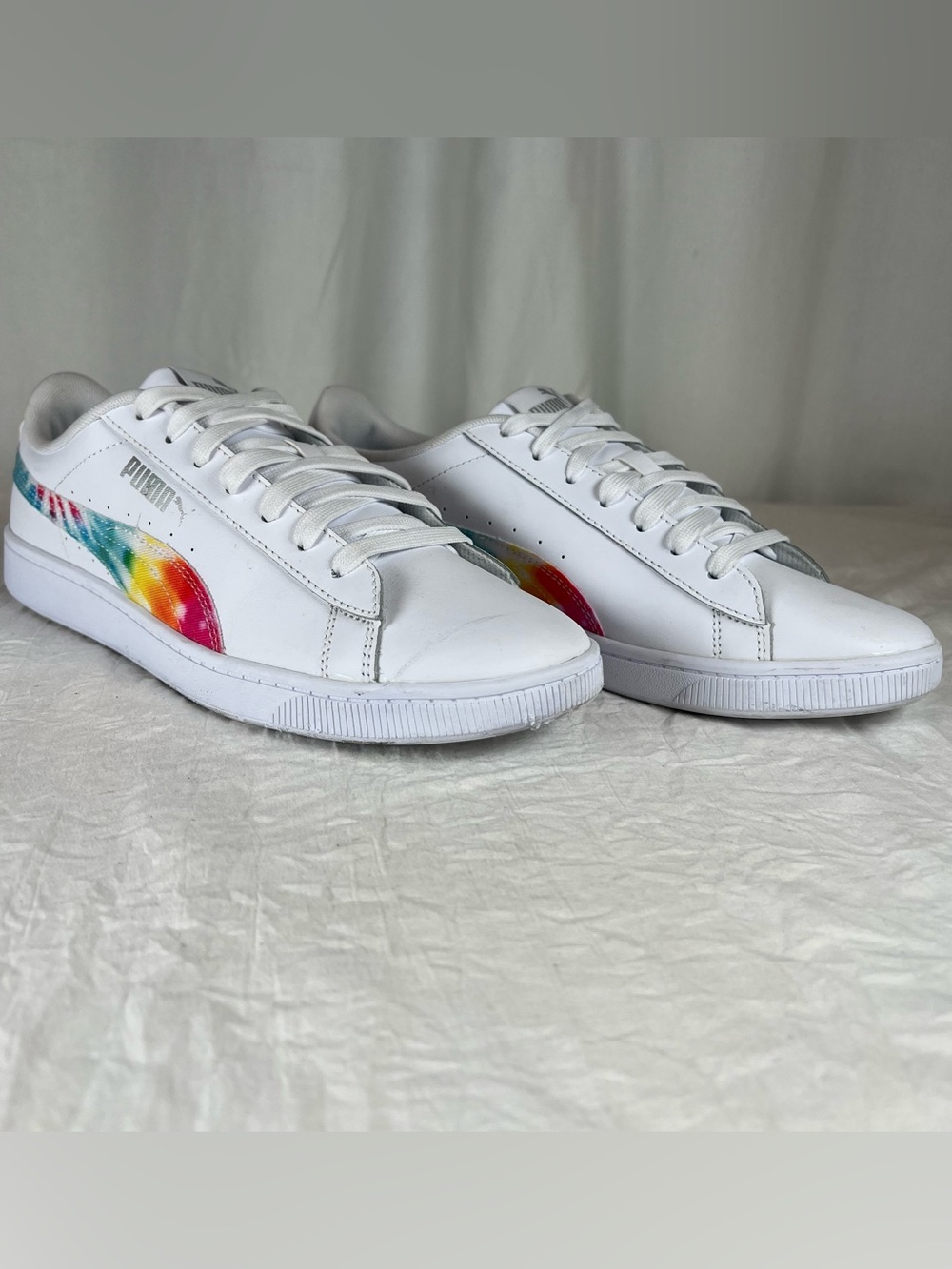 Puma Vikky V2 Women’s sz10 White Low-Top Sneakers with Tie-Dye Rainbow 383920-01